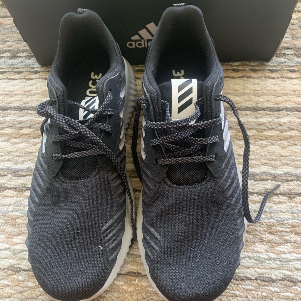 Men’s Black Adidas AlphaBounce running shoes